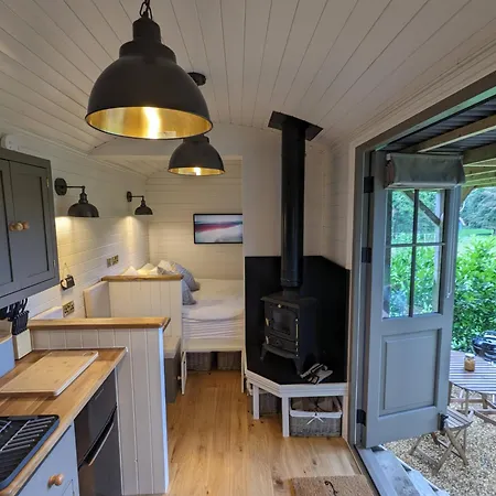 Hut In The Forest Brockenhurst Exterior photo