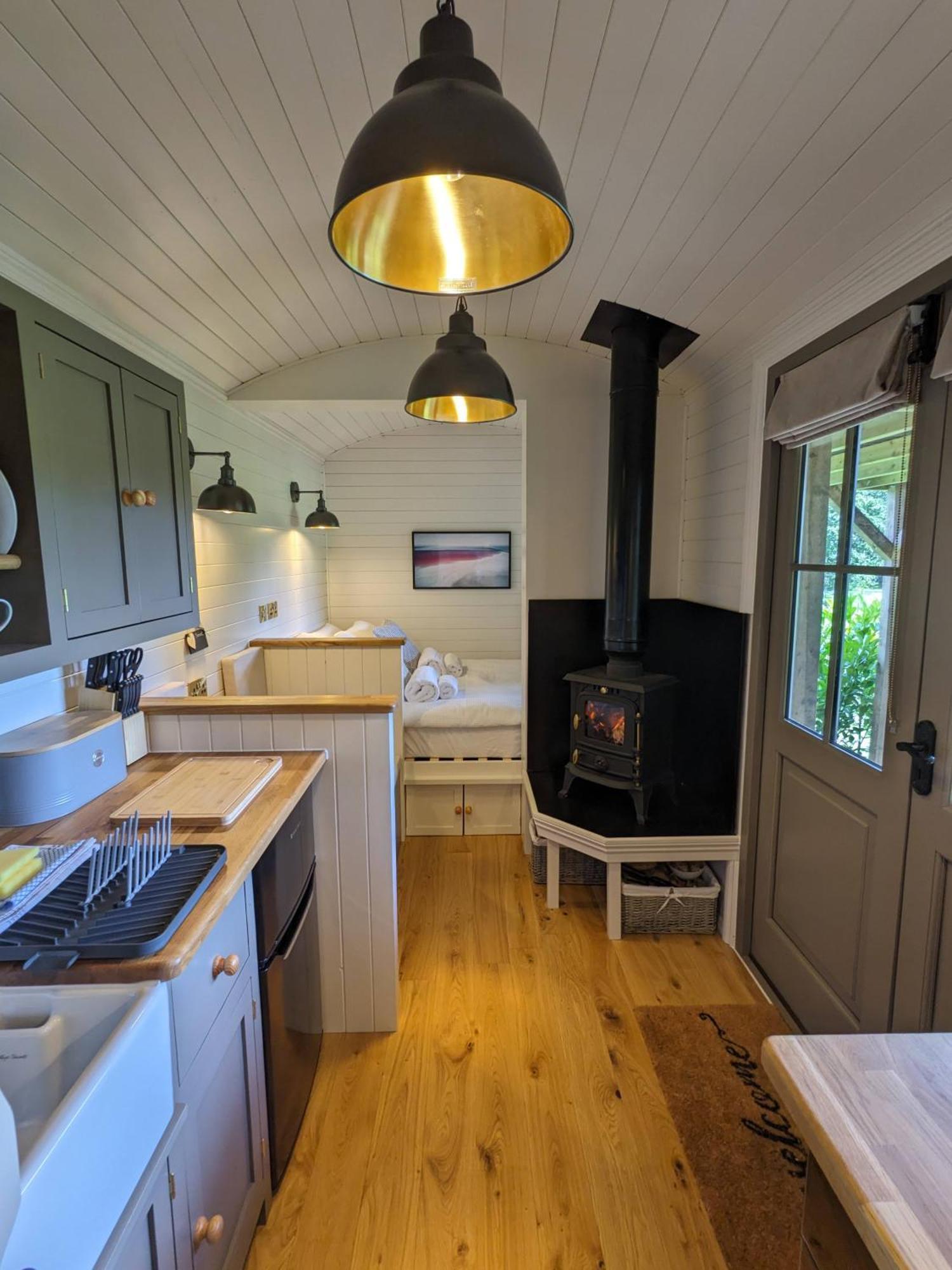 Apartment Hut In The Forest *